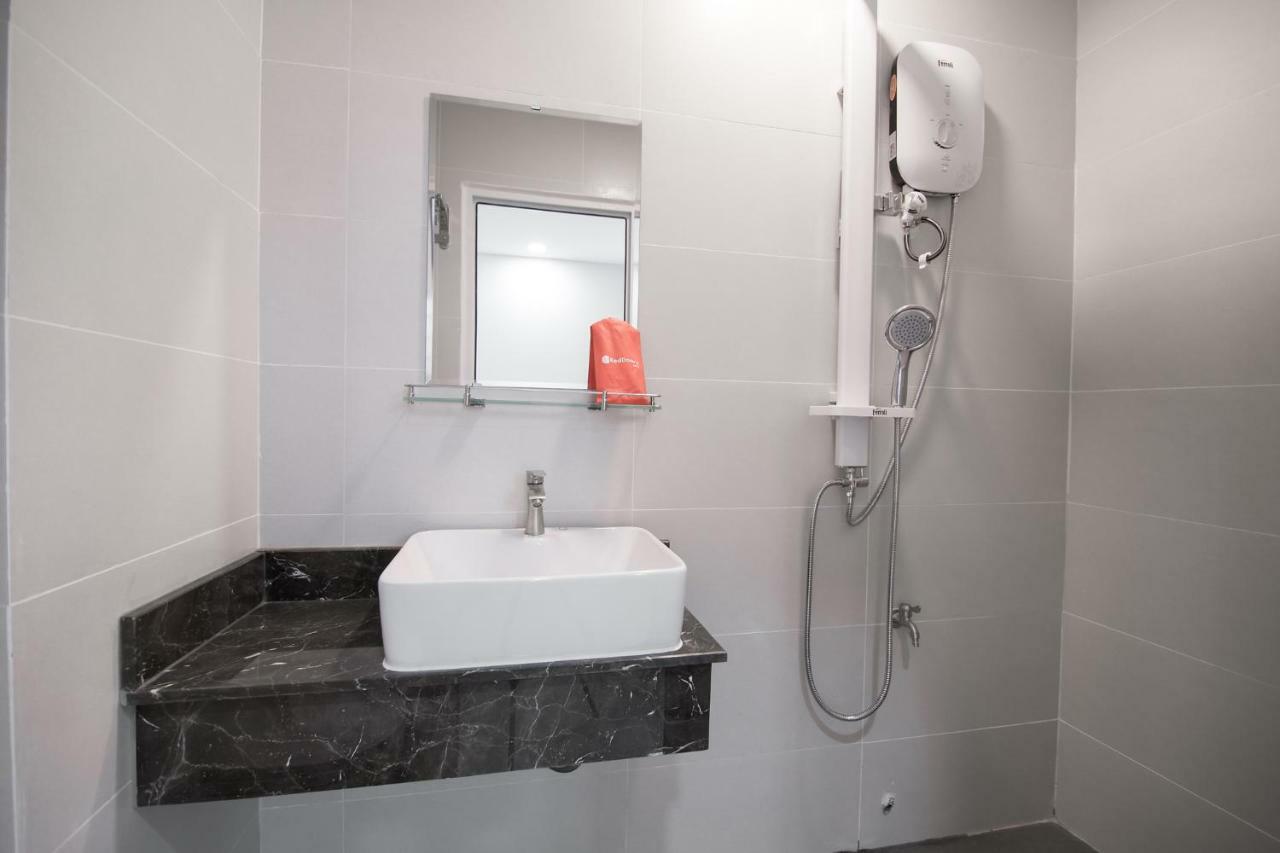 Reddoorz Premium Near Etown 3 Khách sạn 3*