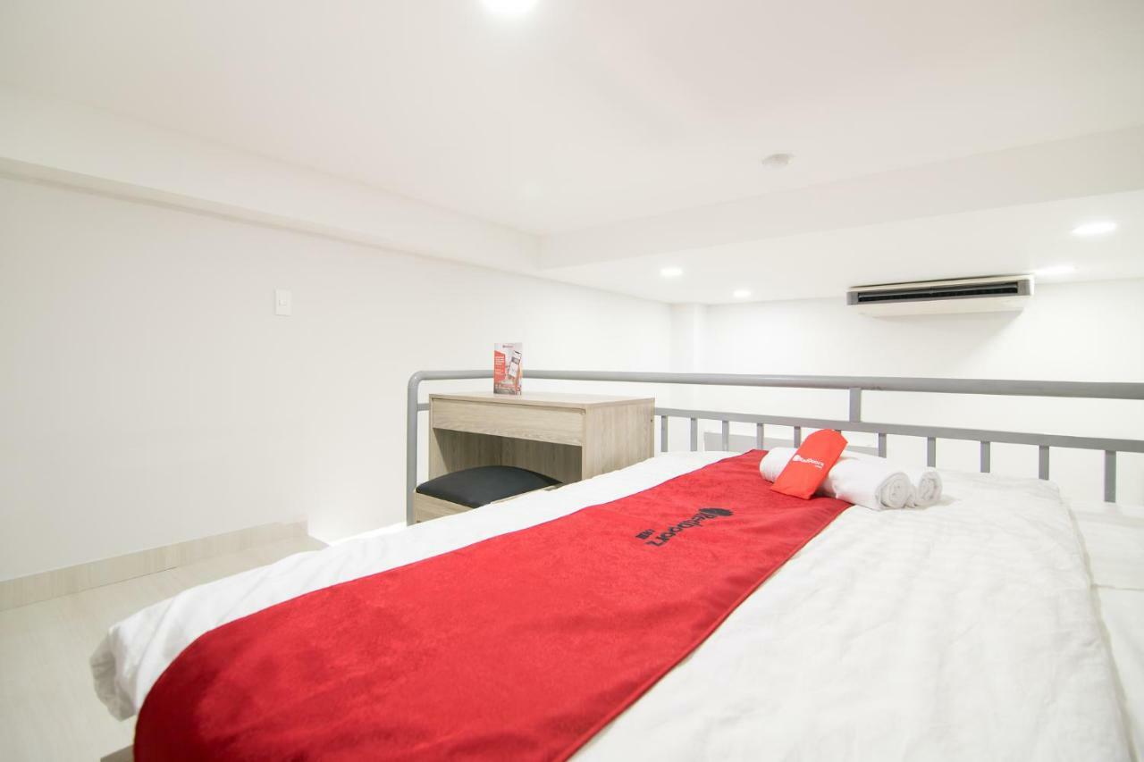 Khách sạn Reddoorz Premium Near Etown 3 TP. Hồ Chí Minh